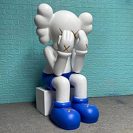 MÔ HÌNH GẤU KAWS CHE MẶT VQDCNT-L3450
